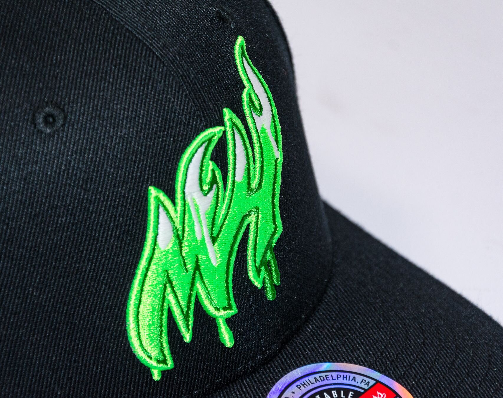 Mitchell & Ness Dallas Mavericks NBA Champions 2011 Classic Red Flex  Snapback Cap, CURVED HATS, HATS