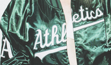 Markéta:

Bunda Majestic Athletic Satin
http://www.snapbacks.cz/5593