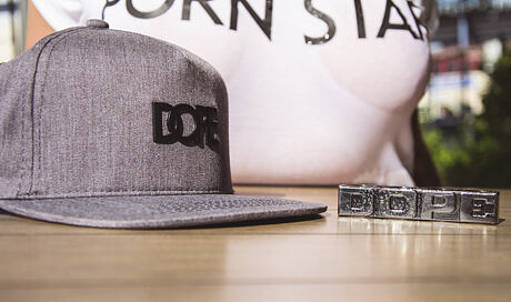 Snapback DOPE Matte Black Logo Grey
http://www.snapbacks.cz/6219

Prsten DOPE 4finger
http://www.snapbacks.cz/642