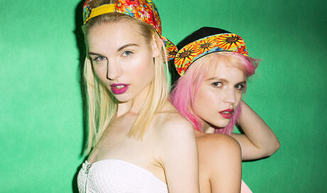Markéta:

Snapback Neff ALoho
http://www.snapbacks.cz/5787

Kristýna:

Snapback Neff Daily
http://www.snapbacks.cz/5797