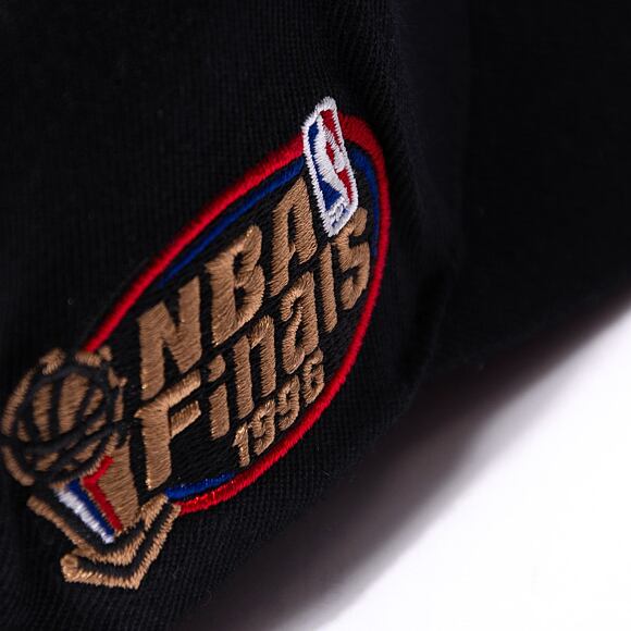 Kšiltovka Mitchell & Ness NBA Top Spot Classic Red Chicago Bulls Black