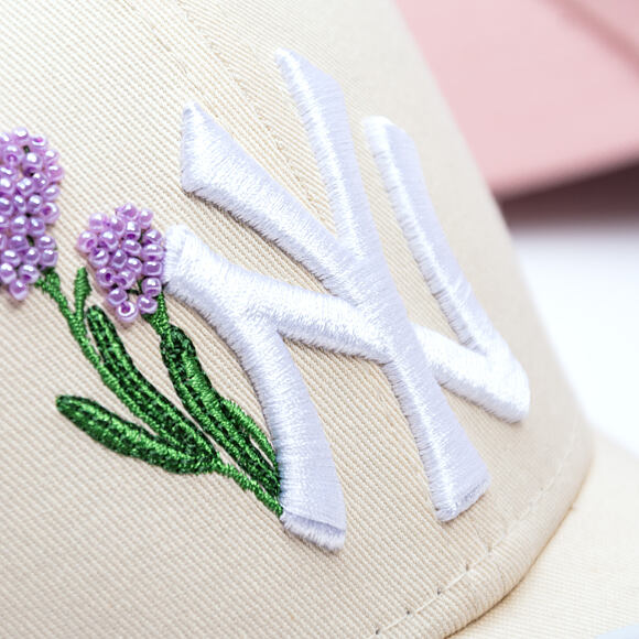 Dámská Kšiltovka New Era - MLB Beaded 9FORTY - NY Yankees - Cream