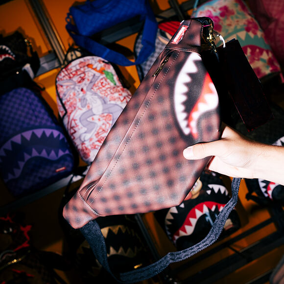 Ledvinka Sprayground - Sharks In Paris Blur Savvy Crossbody