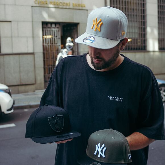 New Era 9FIFTY NFL Black on Black Las Vegas Raiders Snapback Cap
