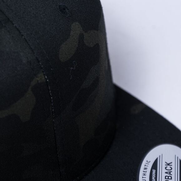 Kšiltovka Yupoong Classic Snapback Multicam® Black Multicam