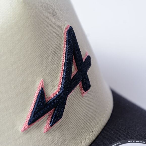 Kšiltovka New Era - 9FORTY Trucker Chain Stitch Alpine F1 - Off White