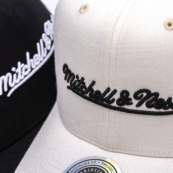 Kšiltovka Mitchell & Ness - Branded Script Stretch  - Off White