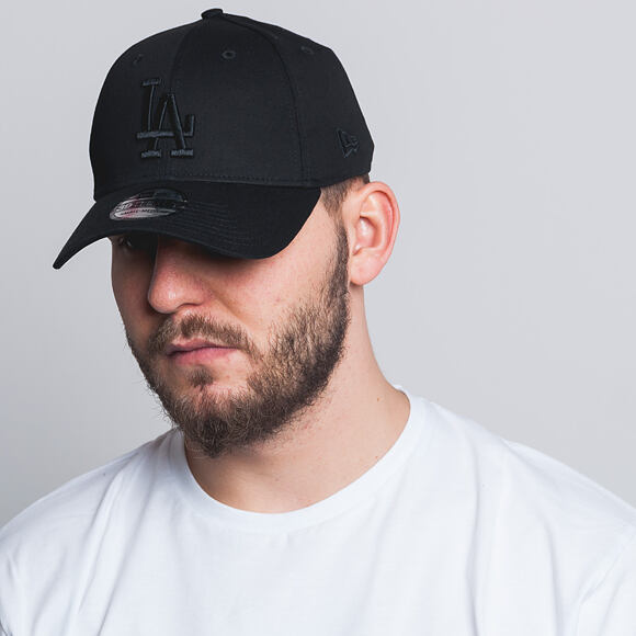 New Era League Essential Los Angeles Dodgers 39THIRTY Black/Black Cap
