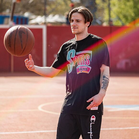 Mitchell & Ness San Antonio Spurs Centre Circle SSTEINTL930 Washed Black T-Shirt