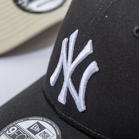 New Era 9FORTY League Basic New York Yankees Strapback Black / Optic White Cap