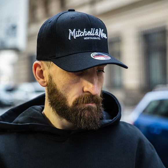 Mitchell & Ness Pinscript Classic Red Branded Black Cap