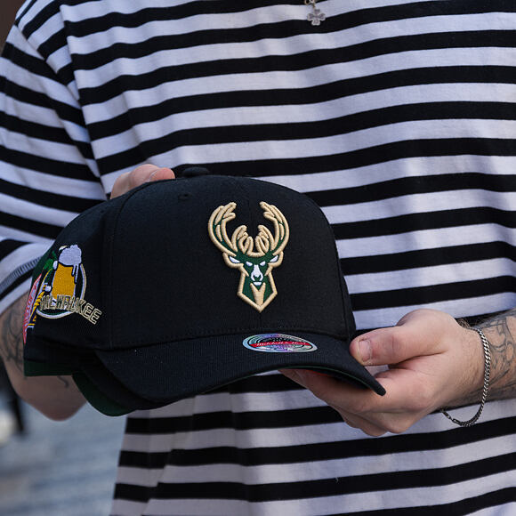 Cap Mitchell & Ness  - NBA Classic Red Snapback Custom Patch - Milwaukee Bucks - Black
