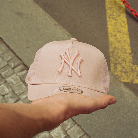 Cap New Era - MLB Outline 9FORTY A-Frame Trucker - NY Yankees - Pink Rouge / White