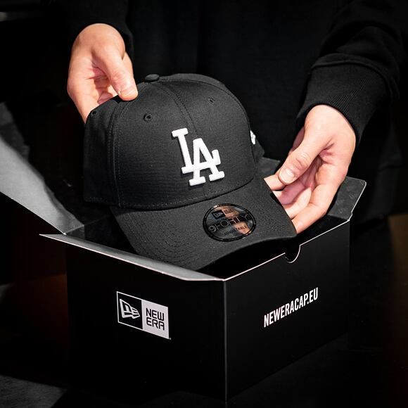 New Era League Essential Los Angeles Dodgers 9FORTY Black/White Strapback Cap
