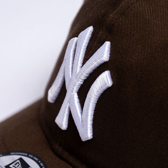 Kšiltovka New Era - MLB Essential 9TWENTY - NY Yankees - Walnut / White