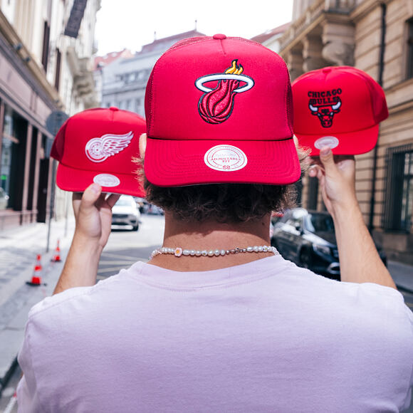 Kšiltovka Mitchell & Ness - Evergreen Trucker - Chicago Bulls - Red
