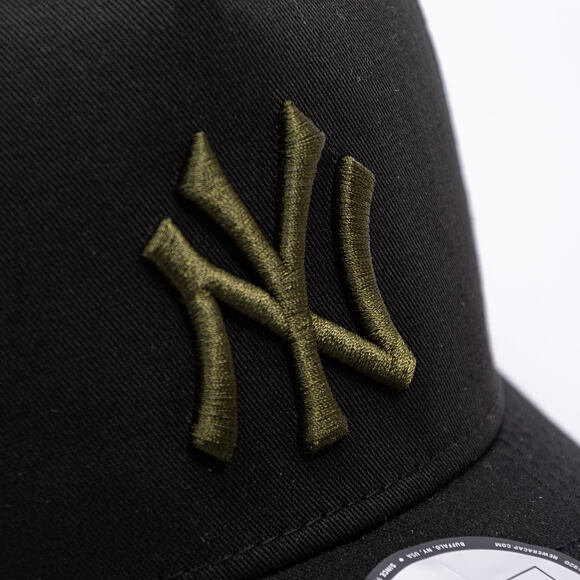 Cap New Era - MLB Essential 9FORTY Trucker - NY Yankees - Black / Rifle Green
