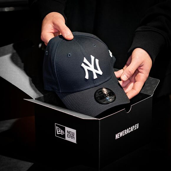 New Era 9FORTY MLB League Basic New York Yankees Strapback Navy / White Cap