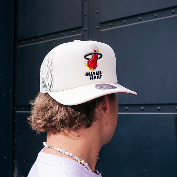 Kšiltovka Mitchell & Ness - Miami Heat - Evergreen Trucker Hwc - Off White