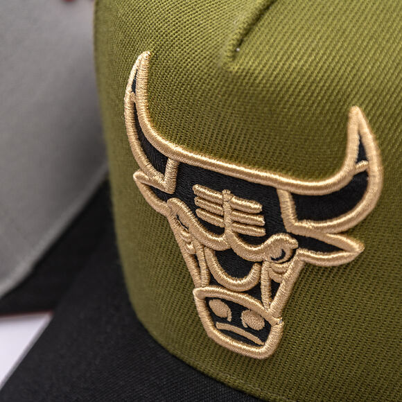 Kšiltovka Mitchell & Ness - NBA Core Iv Pro  Bulls - Chicago Bulls - OLIVE-BLACK