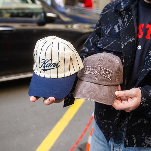 Cap Karl Kani - Cursive Varsity Pinstripe Baseball Cap