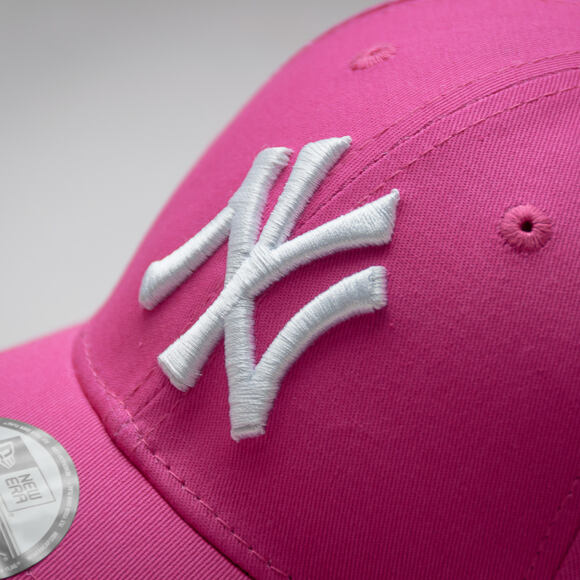 New Era League Basic New York Yankees Pink 9FORTY Child Strapback Kids Cap