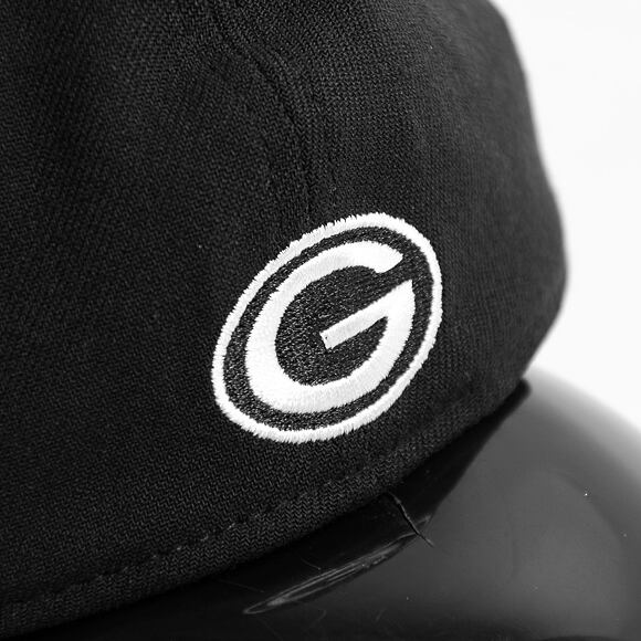 New Era 39THIRTY NFL22 Sideline Green Bay Packers Black / White Cap