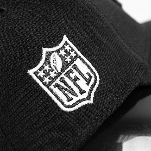 New Era 39THIRTY NFL22 Sideline Carolina Panthers Black / White Cap