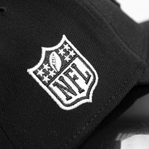 New Era 39THIRTY NFL22 Sideline Carolina Panthers Black / White Cap
