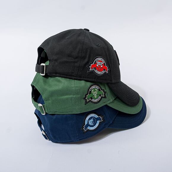 Kšiltovka New Era 9FORTY NBA Team Side Patch Milwaukee Bucks Mountain Pine Green / Black