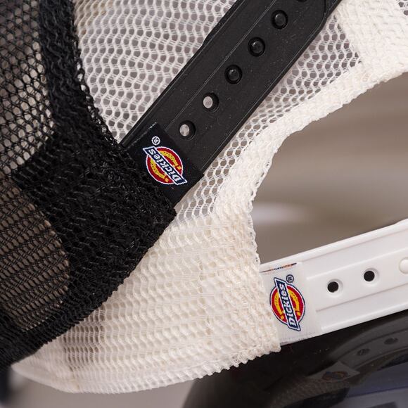 Kšiltovka Dickies - Lewistown Trucker - Black