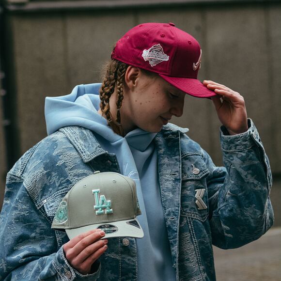 Kšiltovka New Era - MLB World Series 9FIFTY Original Fit - Atlanta Braves - Burgundy / Pink