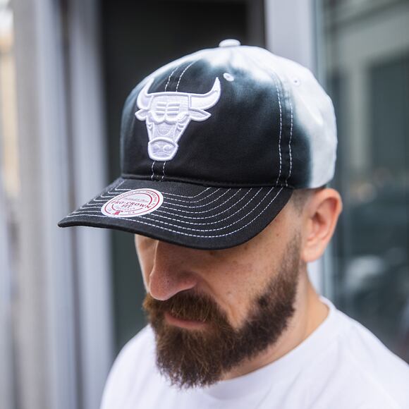 Kšiltovka Mitchell & Ness - Dip Dye Pro Snapback - Chicago Bulls - Black