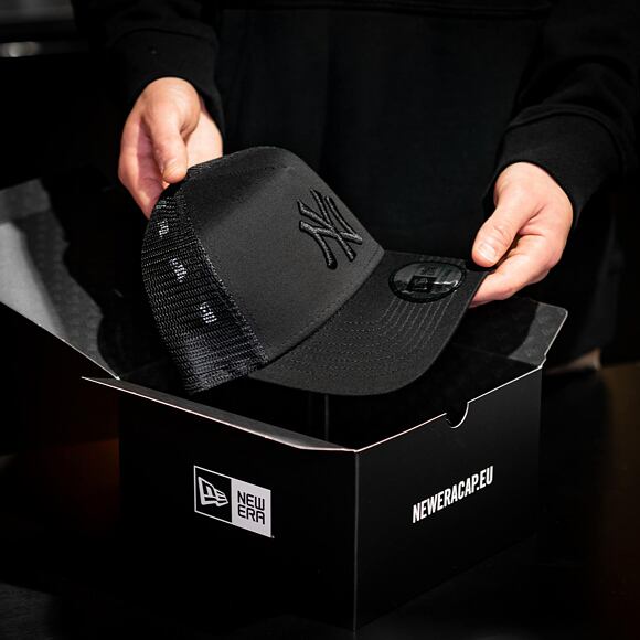 New Era Clean Trucker New York Yankees Snapback Black / Black Cap