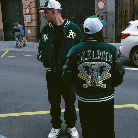 Bunda New Era MLB Large Logo Varsity Oakland Athletics Cooperstown Dark Green / Black