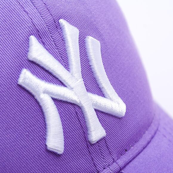 Kšiltovka New Era - MLB League Essential 9TWENTY - NY Yankees - Mauve / White