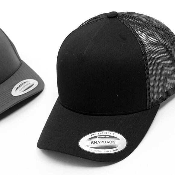 Yupoong 5-Panel Retro Trucker Cap All Black