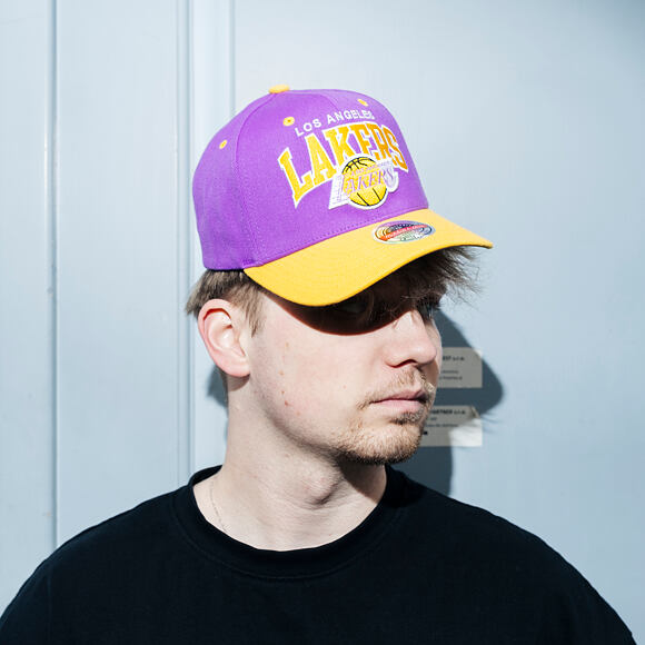Cap Mitchell & Ness - NBA Team Arch Snapback - Los Angeles Lakers - Purple / Yellow