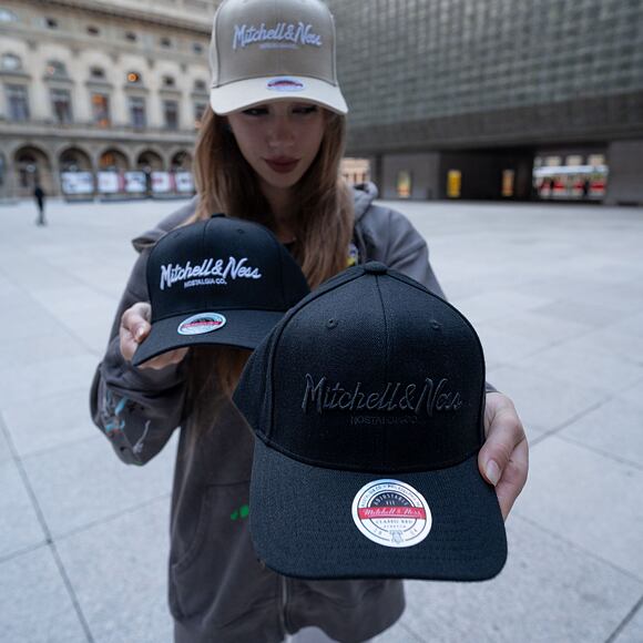 Mitchell & Ness Blk/Blk Logo Classic Red Branded Black Cap