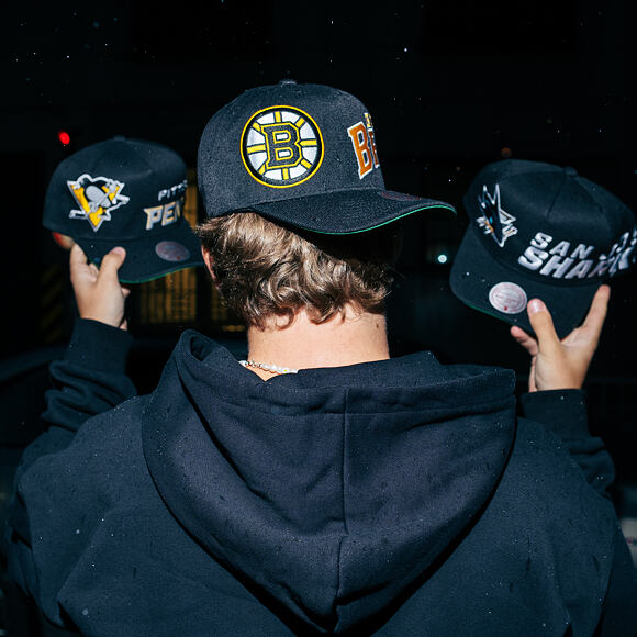 Kšiltovka Mitchell & Ness - NHL Busted Pro - Boston Bruins - Black