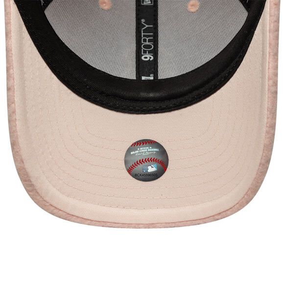 Womens Cap New Era - MLB Winter Borg Teddy 9FORTY M-CROWN - NY Yankees - Blush Pink