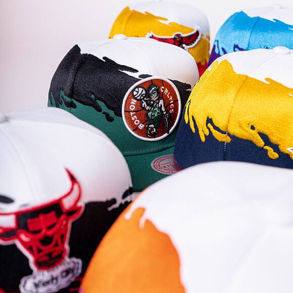 Mitchell & Ness Paintbrush Snapback HWC Atlanta Hawks White / Red Cap