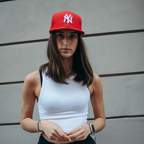 New Era 59FIFTY MLB Basic New York Yankees Fitted Scarlet / White Log Cap