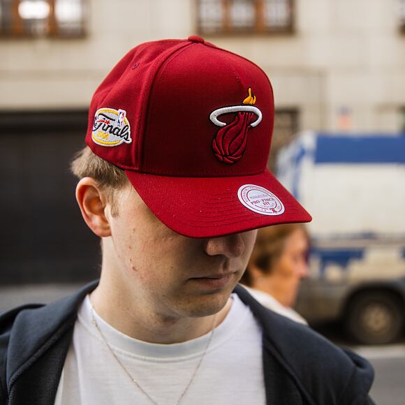 Mitchell & Ness - Miami Heat - Double Clutch Pro Snapback - Red
