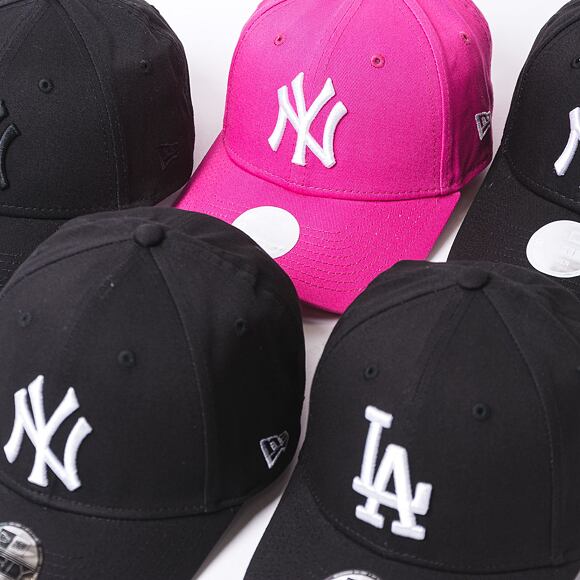New Era Fashion Essential New York Yankees Pink/White 9FORTY Strapback Womens Cap