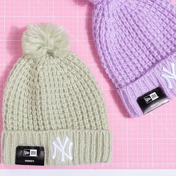 Dámský kulich New Era MLB Womens Cosy Pom Beanie New York Yankees Digital Lavender / White