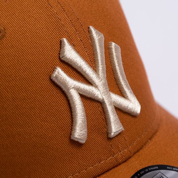 Kšiltovka New Era 9FORTY MLB League Essential New York Yankees Caramel Brown / Stone