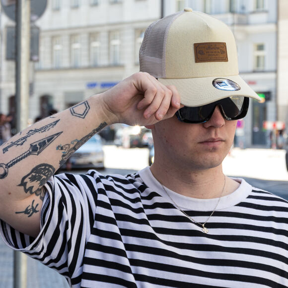 Cap New Era - Branded Denim Leather Patch 9FORTY A-Frame Trucker - Camel
