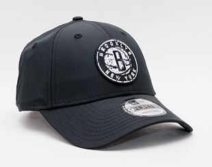 New Era 9FORTY Black & White Brooklyn Nets Strapback Black Cap