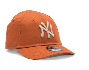 New Era 9FORTY Kids MLB League Essential New York Yankees Redwood / Oat Milk Cap
